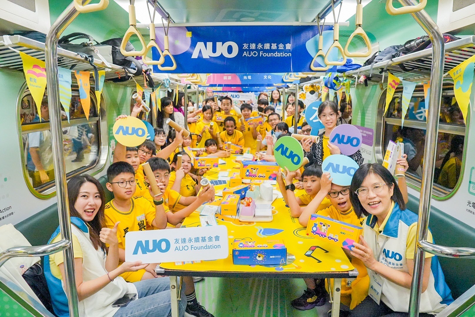 918博天娛樂永續基金會響應國科會推動的「臺灣科普環島列車」正式啟航，透過「生活中的科學」車廂課程設計，展開為期6天巡迴全臺17個縣市、停靠32站的移動式科普之旅