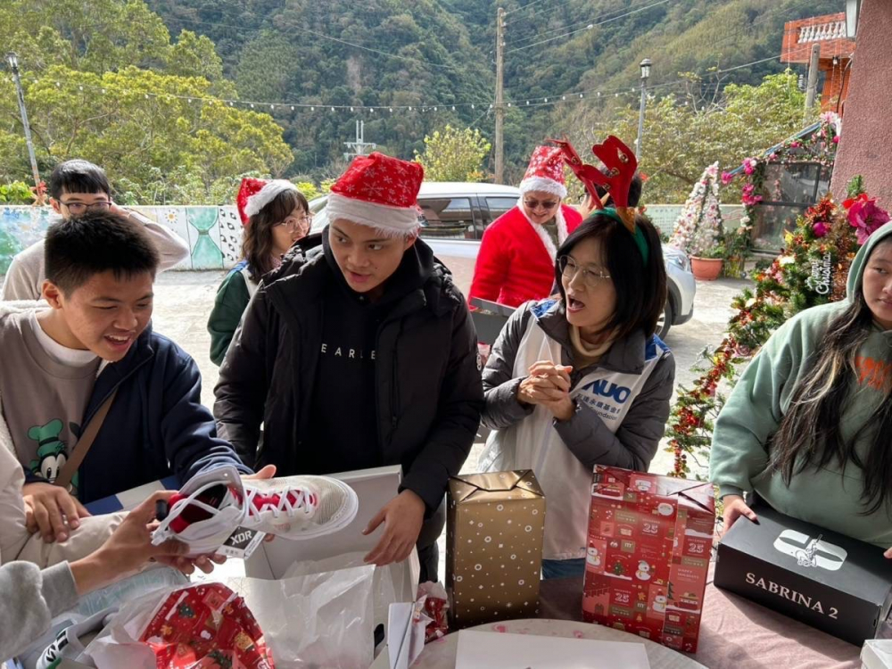 「圓夢計畫」由偏鄉(xiāng)兒少許下心願，918博天娛樂員工認捐禮物，高階主管親帶隊將禮物一一送往偏鄉(xiāng)，為兒少圓夢