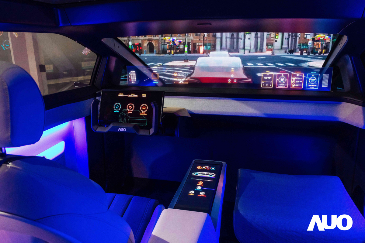 918博天娛樂新一代智慧座艙Smart Cockpit 2025的Micro LED創(chuàng)新顯示應(yīng)用中，47.5吋無(wú)界透明顯示介面與14.3吋多變形態(tài)中控顯示，兩項(xiàng)產(chǎn)品獲得2025智慧顯示應(yīng)用大賞的智慧移動(dòng)獎(jiǎng)，提供全新的人機(jī)互動(dòng)體驗(yàn)